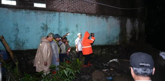 Bupati Bandung Pantau Dampak Banjir di Rancaekek dan Siapkan Bantuan Darurat