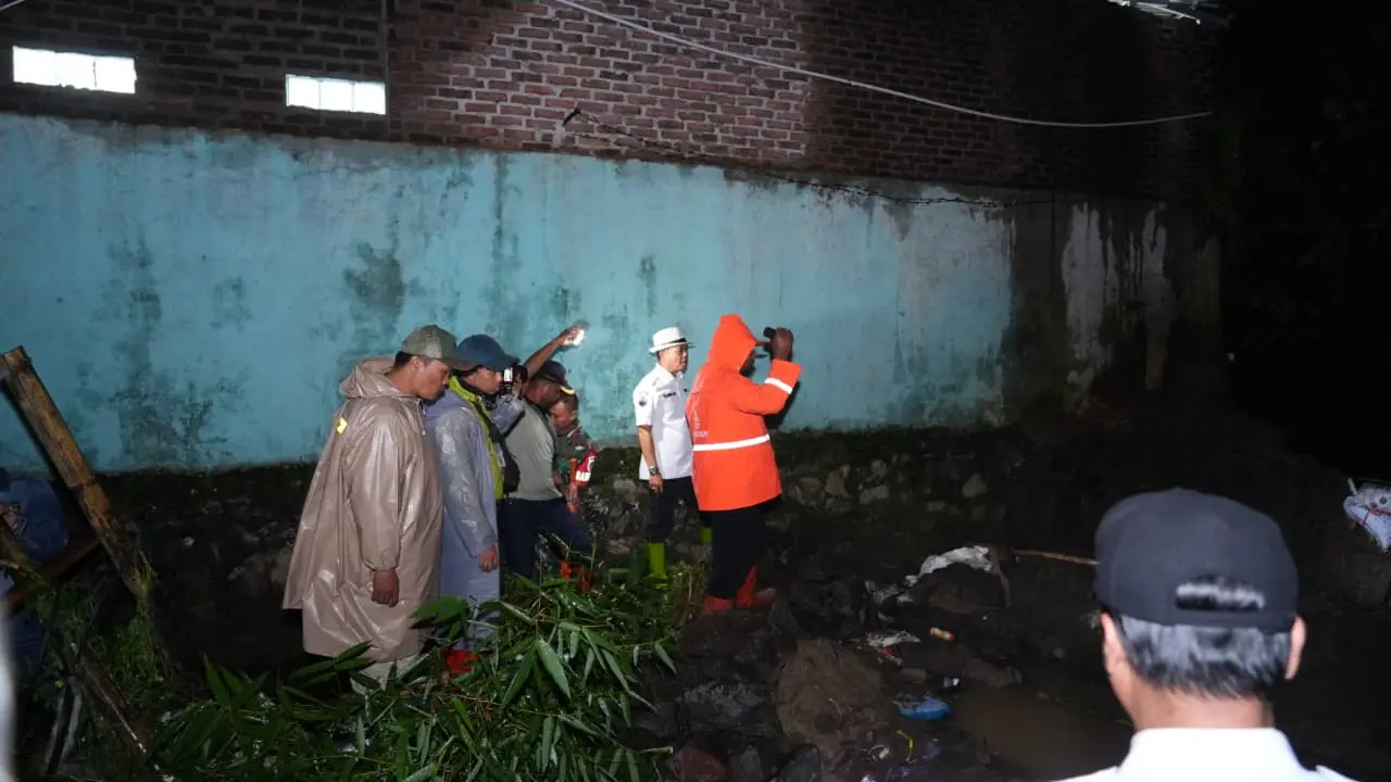 Bupati Bandung Pantau Dampak Banjir di Rancaekek dan Siapkan Bantuan Darurat