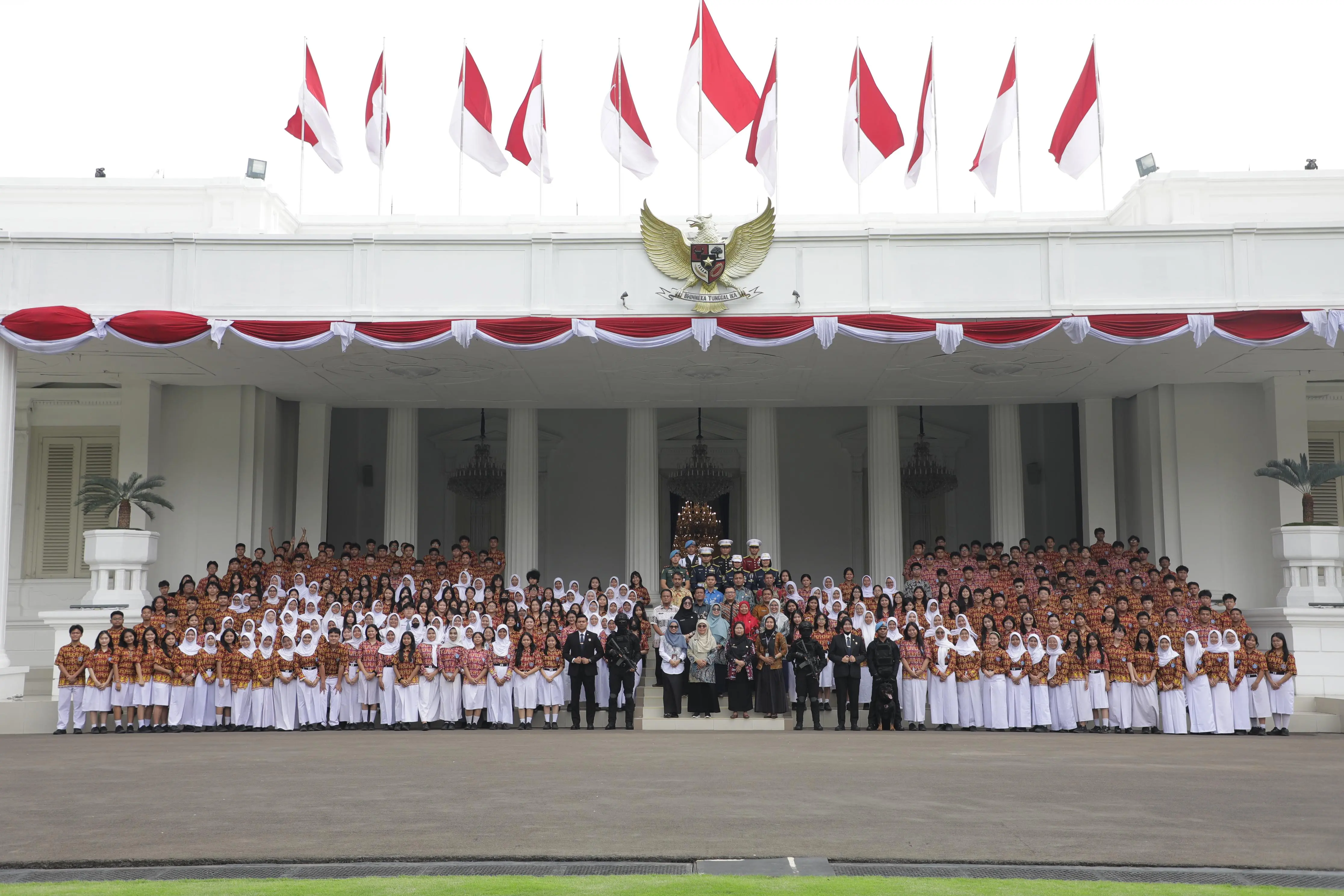 Istana untuk Anak Sekolah, Cerita Sikembar Kennisya dan Keisya Pertama Kali Berkunjung ke Istana