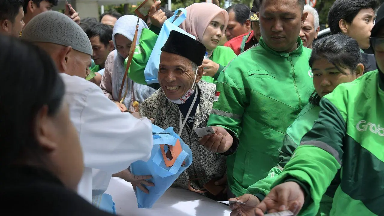 Momen Lebaran: Ribuan Bingkisan dan Suvenir Diberikan untuk Masyarakat