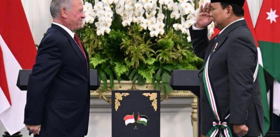 Presiden Prabowo Terima Penghargaan “The Bejewelled Grand Cordon of Al Nahda” dari Raja Yordania