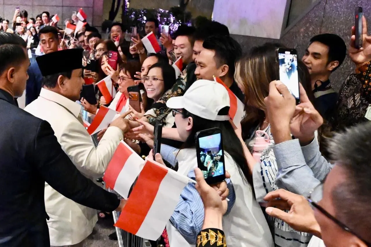 Diaspora Indonesia Sambut Kedatangan Presiden Prabowo Subianto di Sydney dengan Indonesia Raya