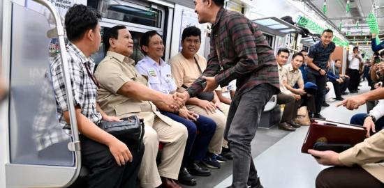 Cerita Penumpang Bertemu Presiden Prabowo di KRL: Alhamdulillah, Sekarang Nyaman Sekali
