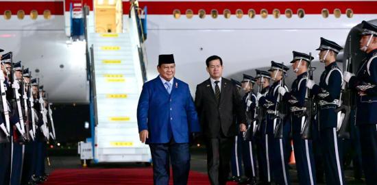 Presiden Prabowo Tiba di Republik Korea untuk Hadiri KTT APEC 2025