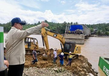 Presiden Prabowo Tinjau Pembangunan Jembatan Bailey Untuk Percepat Pemulihan Akses Bireuen