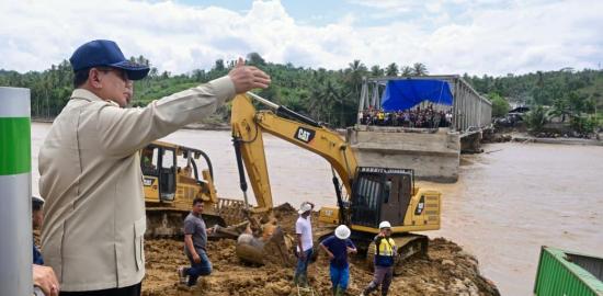 Presiden Prabowo Tinjau Pembangunan Jembatan Bailey Untuk Percepat Pemulihan Akses Bireuen