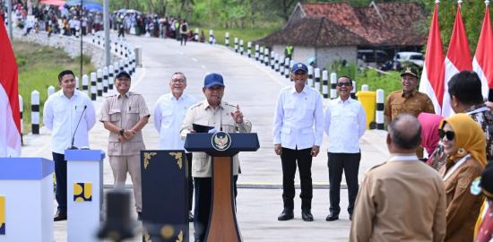 Resmikan 1.151 KM Jalan Daerah se-Indonesia, Presiden Prabowo: Infrastruktur Jalan adalah Fondasi Ketahanan Pangan dan Energi