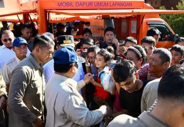 Warga Sambut Antusias Kunjungan Presiden di Posko Pengungsian Padang Pariaman