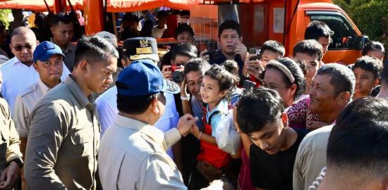 Warga Sambut Antusias Kunjungan Presiden di Posko Pengungsian Padang Pariaman