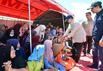 Presiden Prabowo Tinjau Posko Banjir Aceh Tenggara Sambil Dengarkan Keluhan Warga