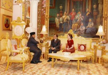 Presiden Prabowo Subianto Disambut Hangat Raja dan Ratu Thailand di Amphorn Royal Palace