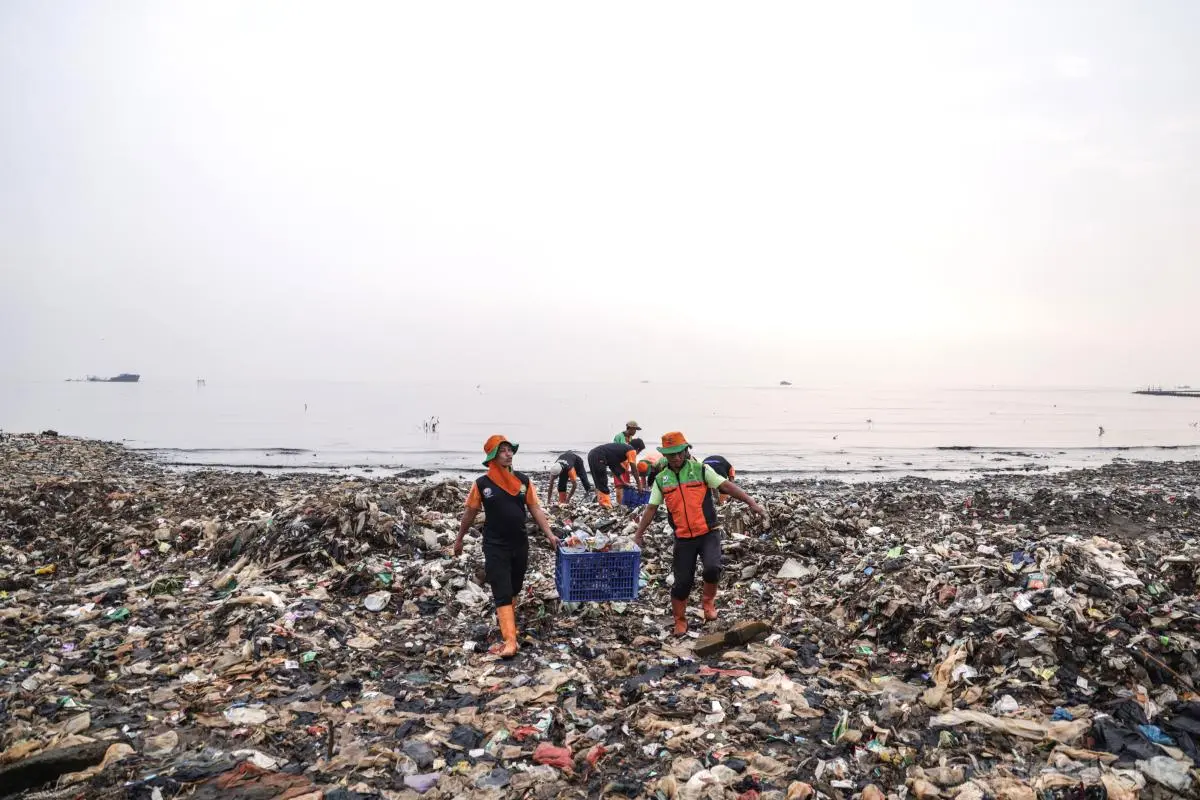 Pramono Minta Sampah di Muara Angke Rutin Dibersihkan