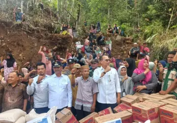 Bupati dan Warga Tapanuli Selatan Apresiasi Kehadiran Langsung Kementan di Lokasi Bencana