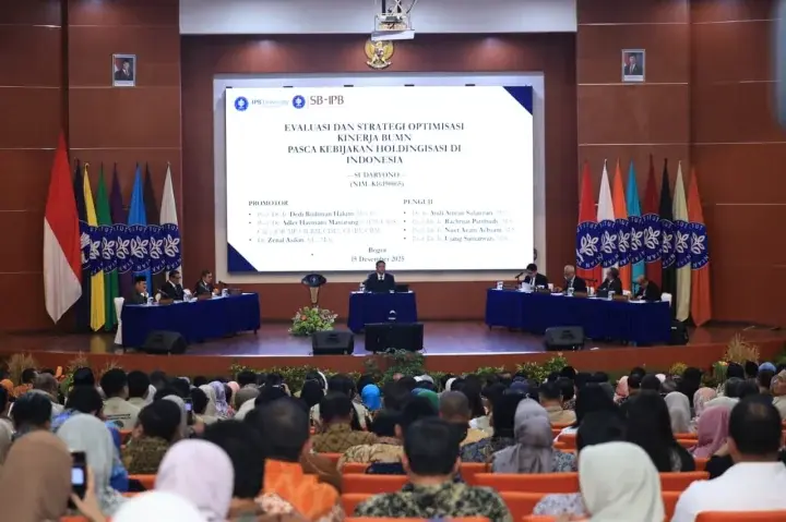 Raih Gelar Doktor dengan IPK 4,0, Wamentan Sudaryono Paparkan Strategi Holdingisasi BUMN