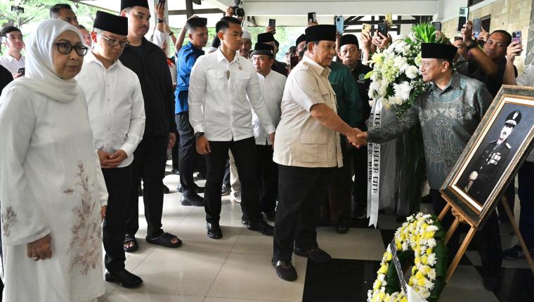 Presiden Prabowo Melayat Almarhum Eddie Mardjoeki Nalapraya