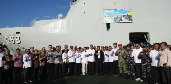 Mentan Amran Kirim Bantuan Logistik Bencana Sumatra Satu Kapal Penuh