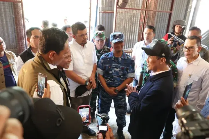 Mentan Amran Lepas 207 Truk Bantuan untuk Korban Banjir Sumatra