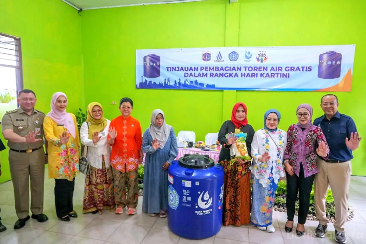 PAM Jaya Salurkan Toren Air Gratis untuk Warga Tugu Utara
