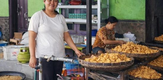 Kisah Sukses Nia Anggraini: Perjuangan Merintis Usaha Tahu Rumahan di Jawa Barat