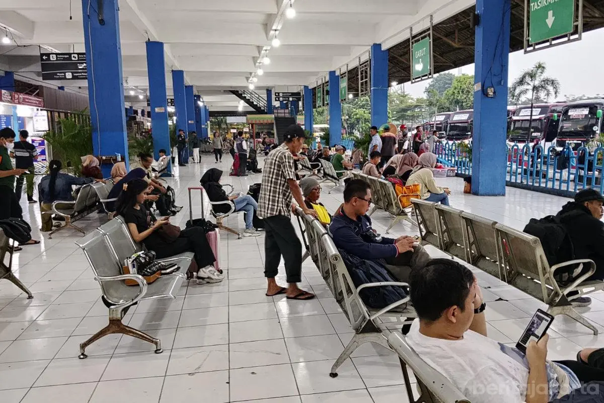 Lonjakan Penumpang Bus AKAP di Terminal Kampung Rambutan Selama Libur Paskah