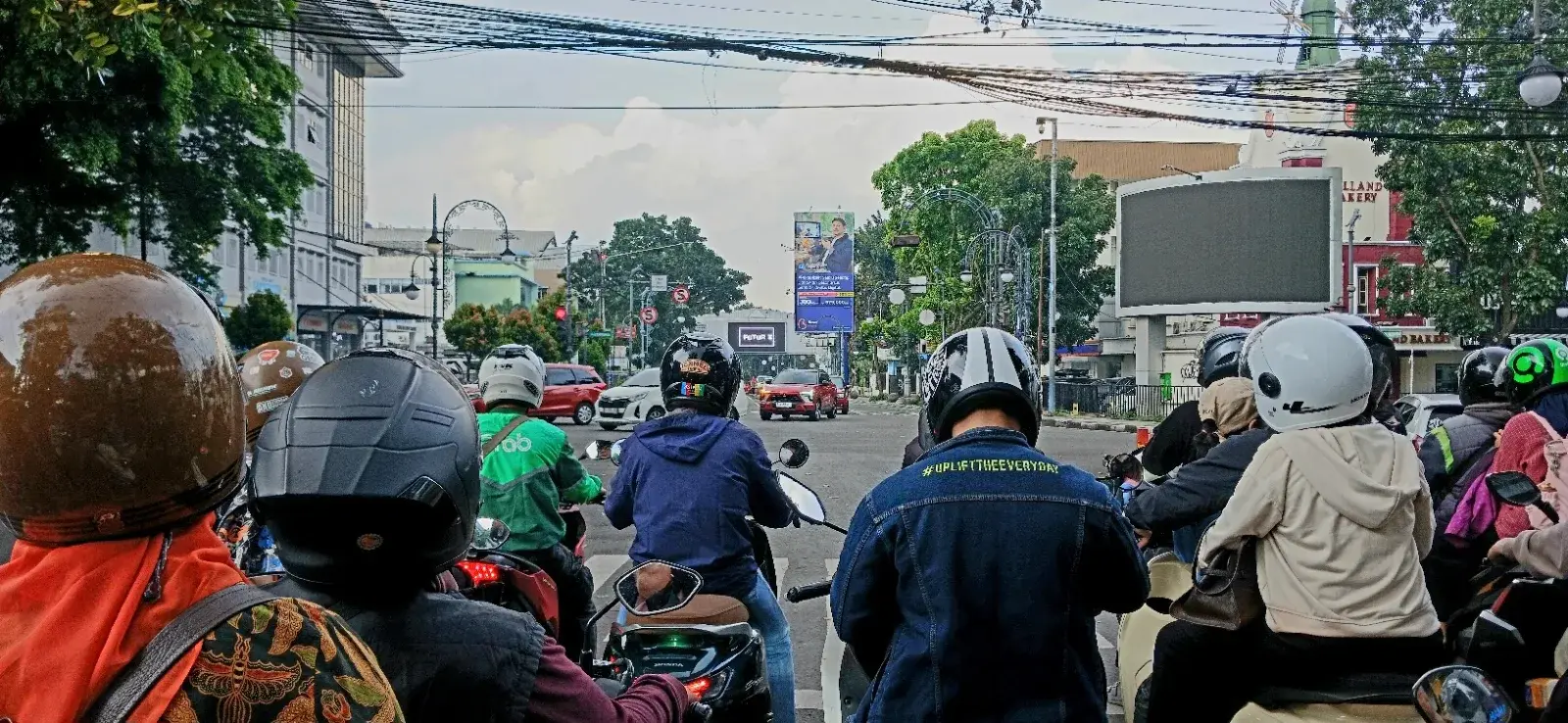 Penertiban Bando dan Reklame di Bandung: Langkah Tegas Pemkot untuk Beautifikasi Kota