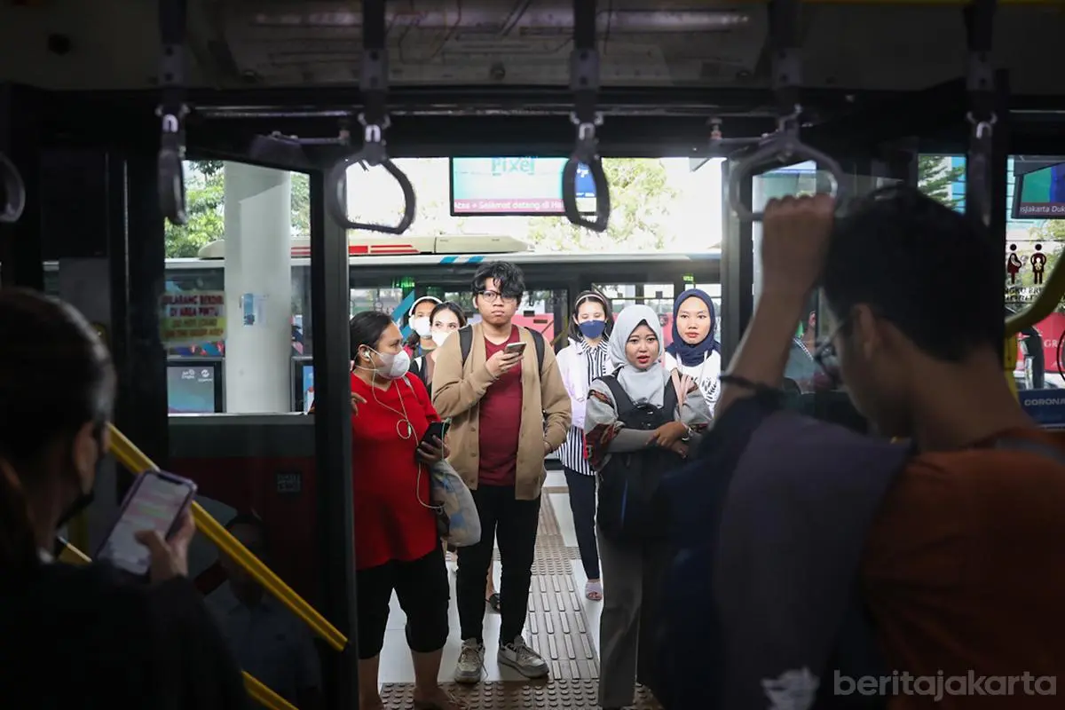 Masih Kaji Tarif Transjakarta, Pramono Pastikan Prioritaskan Kepentingan Masyarakat