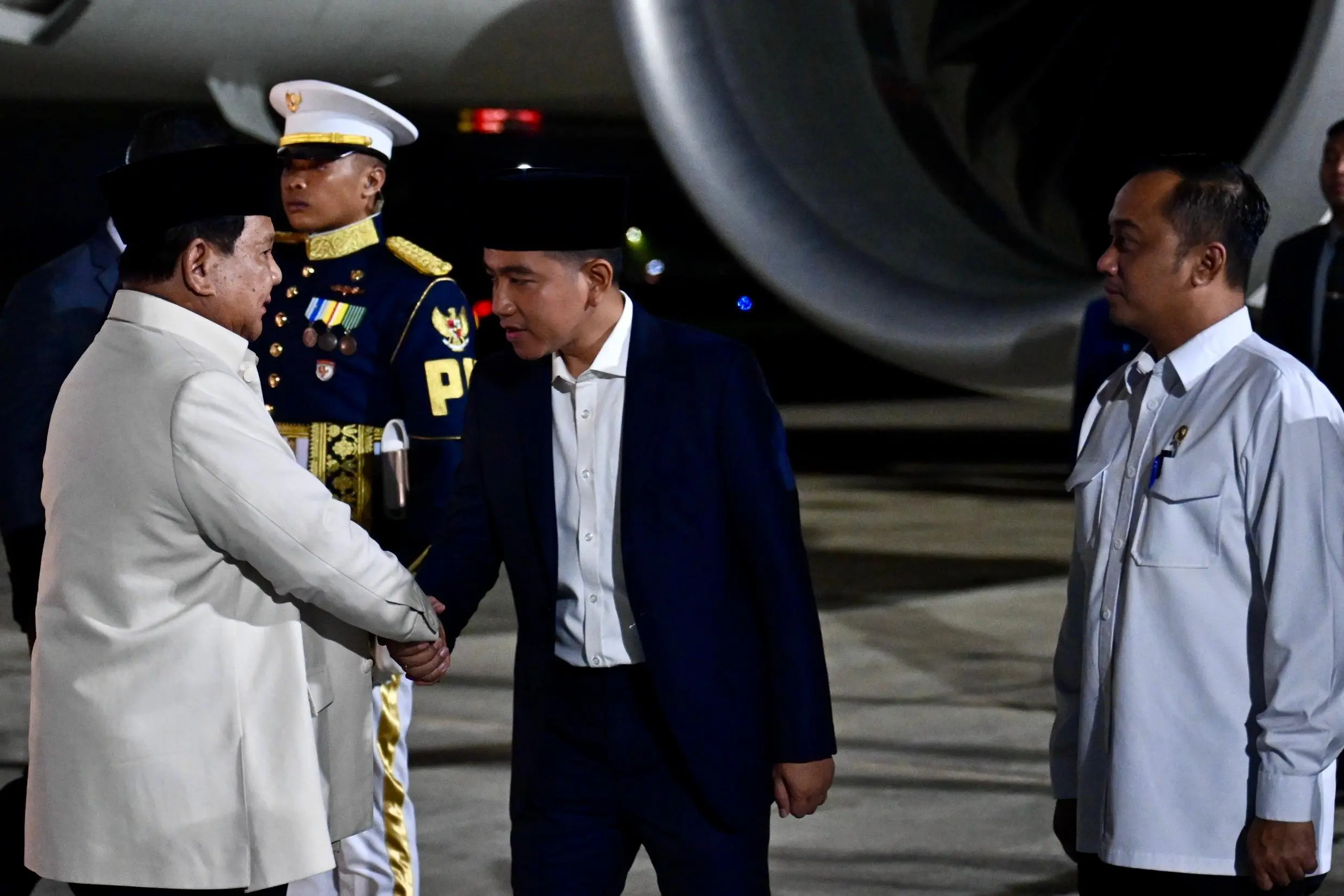 Presiden Prabowo Tiba di Tanah Air Usai Rampungkan Kunjungan ke Jepang dan Republik Korea