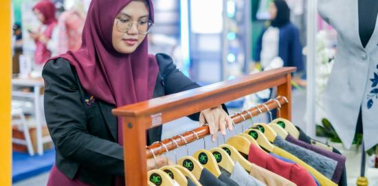 LinkUMKM BRI Dukung Pengembangan Fesyen Wastra Eksklusif JJC Rumah Jahit