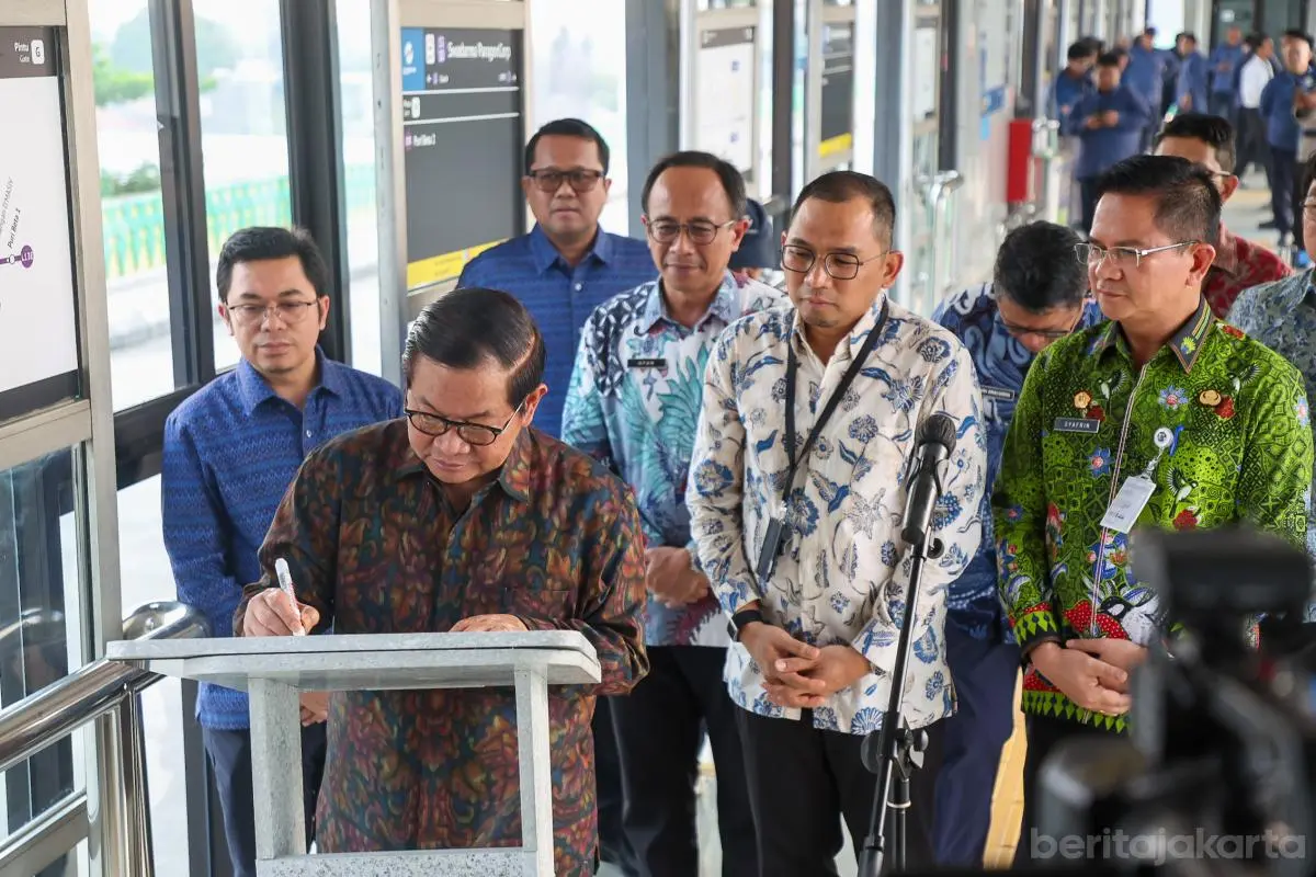 Resmikan Halte Swadharma Paragon, Pramono Dorong Skema Pembiayaan Kreatif dengan Swasta
