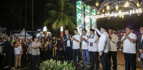 Rano Lepas Pawai Obor 1 Muharram 1448 H di Taman Bendera Pusaka