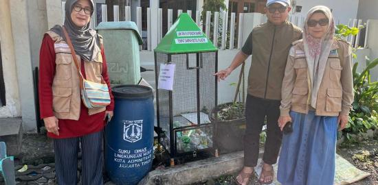Warga RW 10 Pondok Bambu Gencarkan Pilah Sampah