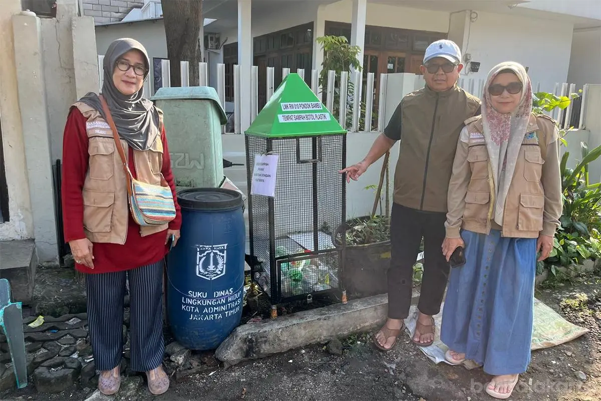 Warga RW 10 Pondok Bambu Gencarkan Pilah Sampah