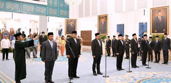 Presiden Lantik Kepala Staf Kepresidenan, Kepala Badan Komunikasi Pemerintah, dan Kepala Badan Karantina Indonesia