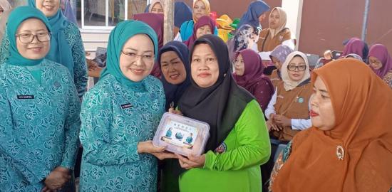 PKK DKI Distribusikan Daging Kurban ke Warga Kamal