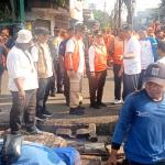 Aksi Kerja Bakti di Jembatan Lima untuk Kebersihan dan Antisipasi Banjir