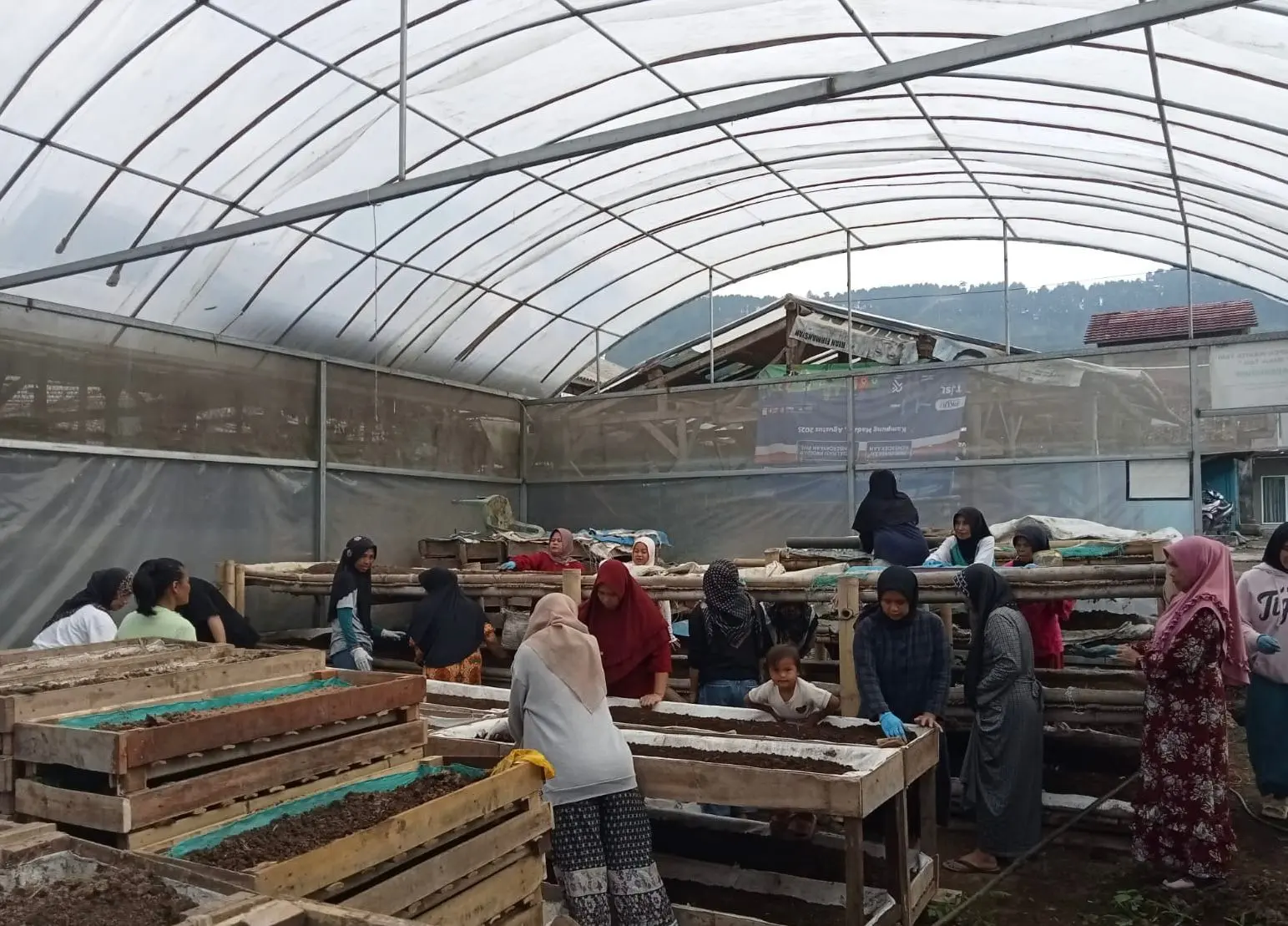 Nasabah PNM Mekaar di Bandung Barat Kembangkan Usaha lewat Sinergi Ultra Mikro BRI, Ubah Limbah Jadi Sumber Penghidupan