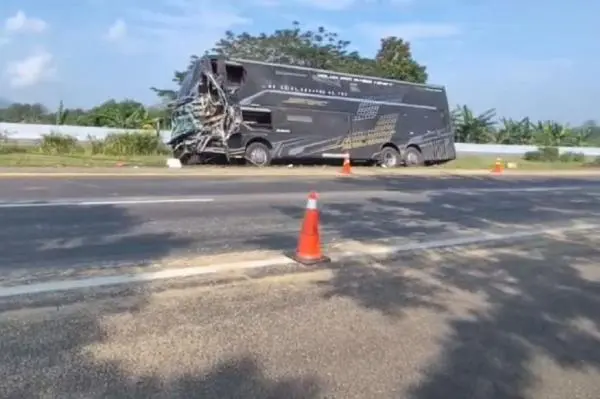 Kronologi Kecelakaan Tewaskan 1 Orang di Tol Cipali, Bus Oleng lalu Hantam Truk