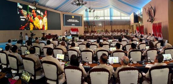 Presiden Prabowo Ungkap Kunci Sukses Tahun Pertama: Rekor Cadangan Beras dan Ambisi Swasembada Total