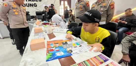 Polrestabes Bandung Fasilitasi Lomba Melukis Difabel, Beri Ruang Siswa SLB Tunjukkan Kreativitas