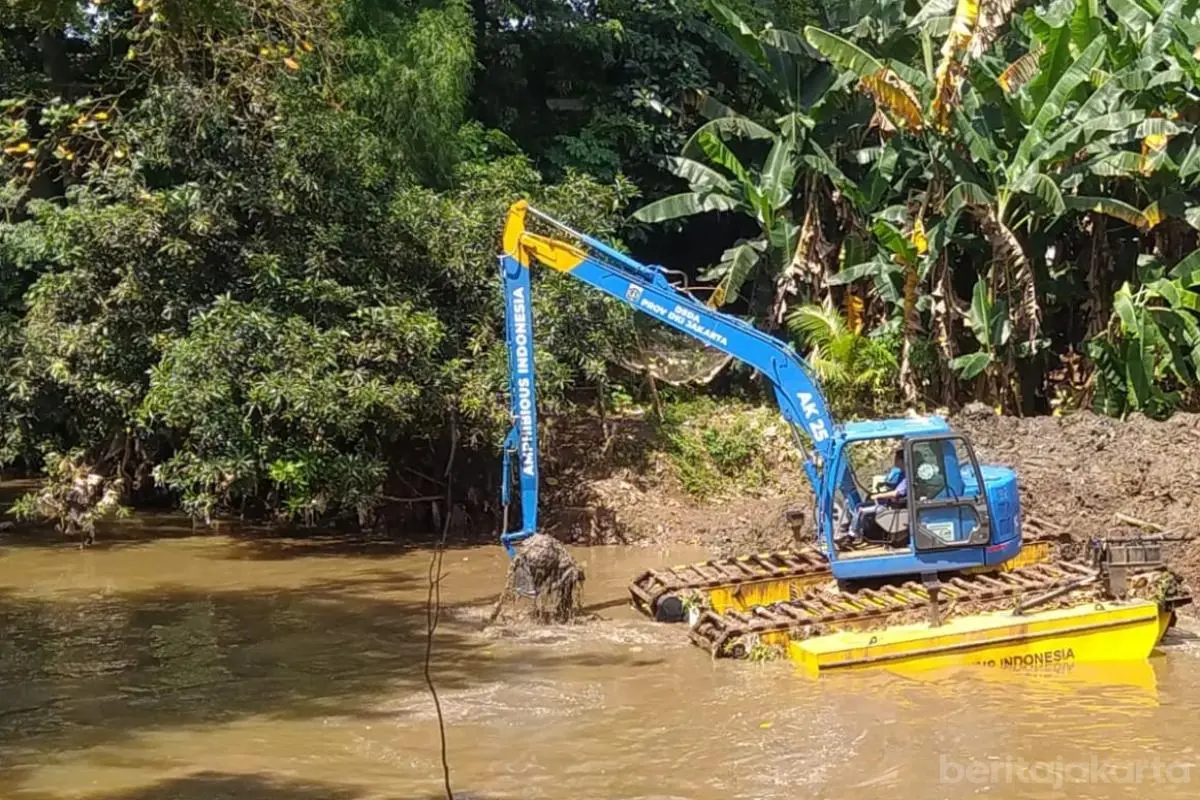 Optimalkan Pengerukan Kali Pesanggrahan, Jakarta Selatan Targetkan Rampung Akhir Tahun