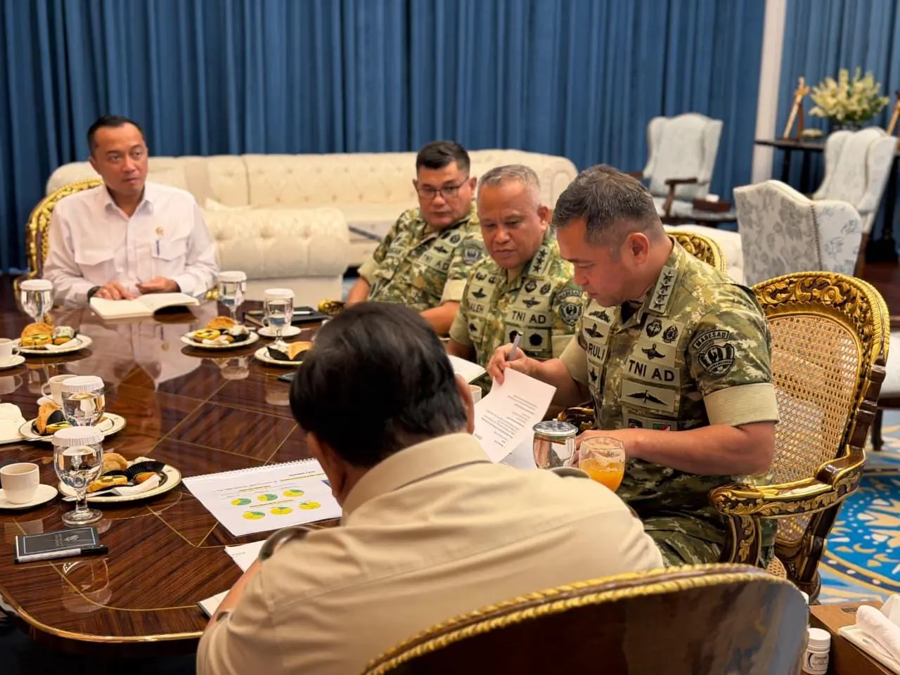 Presiden Prabowo Terima Laporan Pembangunan 300 Jembatan dan Renovasi Sekolah Terdampak Bencana
