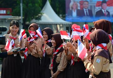 Antusiasme Siswa Sambut Kunjungan Kenegaraan Presiden Prancis