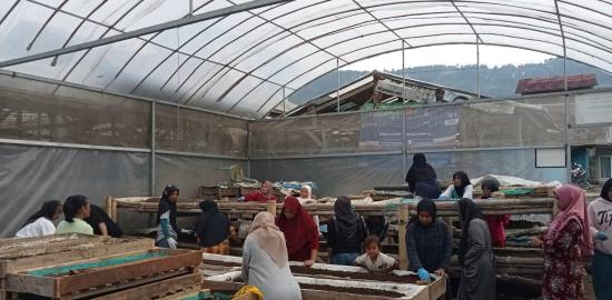 Nasabah PNM Mekaar di Bandung Barat Sukses Kembangkan Usaha Berkelanjutan