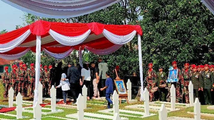 Panglima TNI Memimpin Pemakaman Mayor Zulmi di TMP Cikutra Bandung