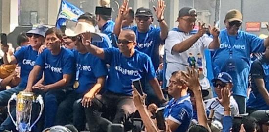 Kedewasaan Bobotoh saat Pesta Juara Persib, Flare Baru Menyala Setelah Acara Selesai