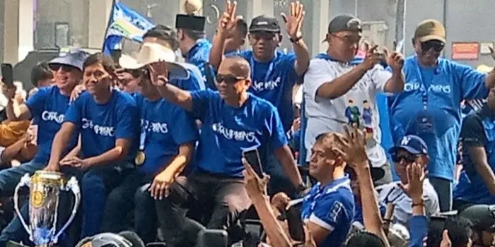 Kedewasaan Bobotoh saat Pesta Juara Persib, Flare Baru Menyala Setelah Acara Selesai