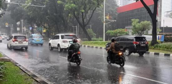Prakiraan Cuaca Jakarta: Hujan Ringan dan Petir Sore Ini