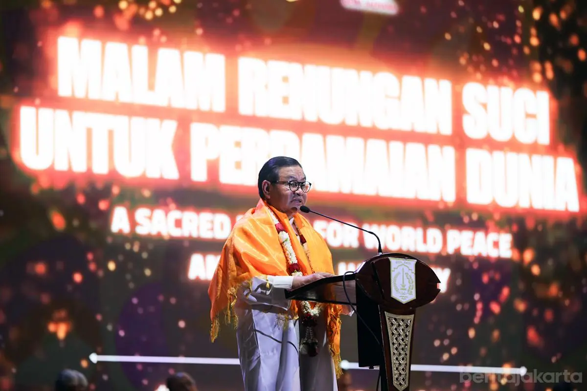 Gubernur Pramono Anung Serukan Perdamaian di Malam Renungan Suci
