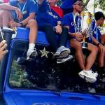 Lautan Bobotoh Padati Jalur Konvoi, Persib dan Bojan Hodak Disambut Bobotoh