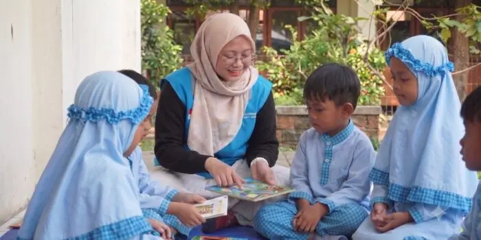 Semangat Pancasila dalam Aksi Nyata: PLN UIT JBT Hadirkan Program Literasi PELITA di Tambun Selatan